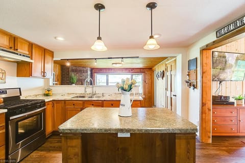 Great kitchen for cooking and serving. 