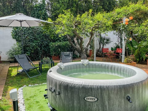 Outdoor spa tub