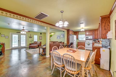 Dining Area | Kitchen