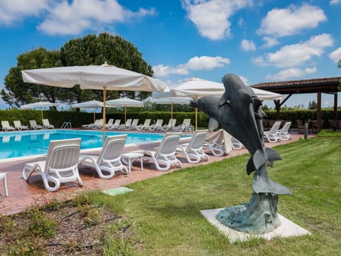 Plant, Sky, Cloud, Building, Window, Land Lot, Interior Design, Urban Design, Residential Area