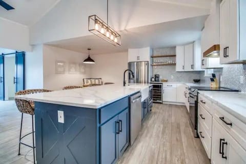 Kitchen Island open area kitchen/large fridge, Coffee bar & Wine/Beverage Cooler