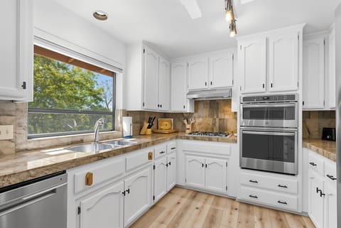 Indoors, Kitchen, Sink, Appliance, Microwave