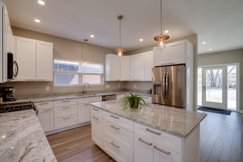 Kitchen | Coffee Maker | Toaster | Spices Provided