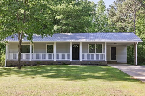 Front view of this totally remodeled stepless rancher.