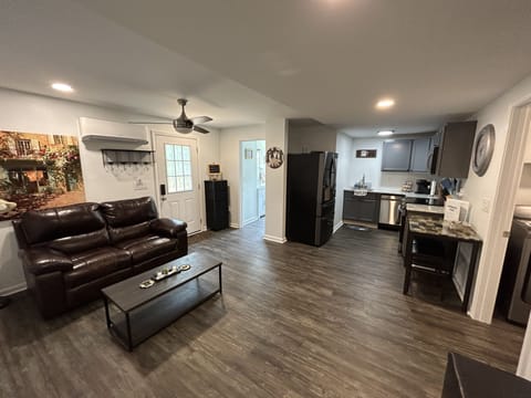 Living/kitchen/bath