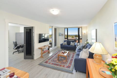 Welcome to the Astoria Ocean View Suite w Privacy French Doors in Den / Office.