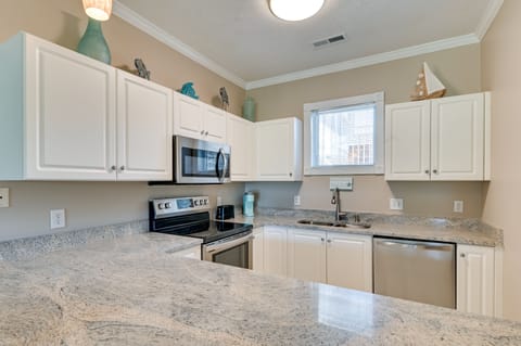 Fully Equipped Kitchen | Cooking Basics | Coffee Maker | Toaster