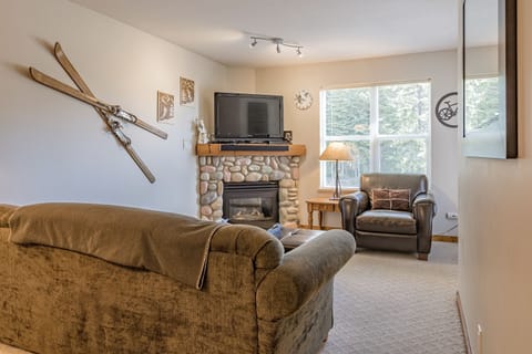 Ground Level Condo with Amazing Views of Silver Queen