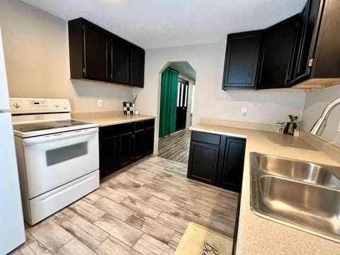 Full size kitchen with Glass Top Range