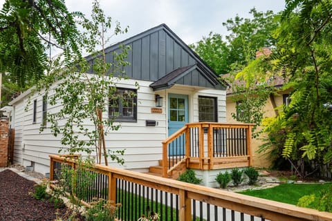 Welcome to our sweet Cottage on Ellis!  So warm and cozy.