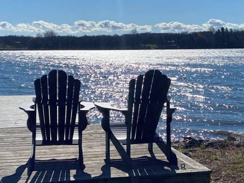 Relax with waterfront view 