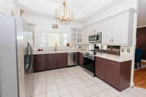 Wake up to the smell of fresh coffee and laughter in this fully equipped kitchen—perfect for slow mornings with loved ones or preparing your favorite holiday meals together. A space where memories are made, one meal (or cookie) at a time.