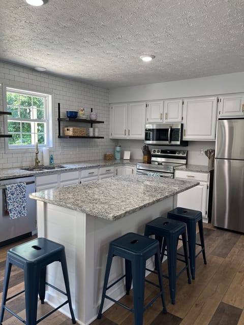 Sit around the island and chat and snack.. what’s better?!