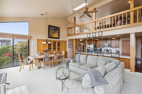Dining table seating for 6, or for 8 with extra leaf. Another 4 people can sit along the kitchen island.