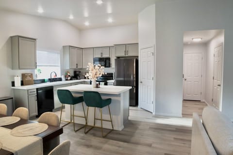 Kitchen, open floor plan