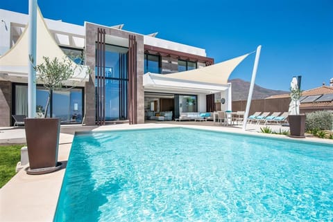 Exclusive family villa with private swimming pool and sea views