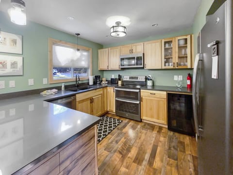 1606944579613fourth__matthew@familytimevacationrentals.com00048_br_49_br_50_br_51_br