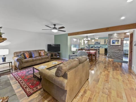 1606944579613fourth__matthew@familytimevacationrentals.com00031_br