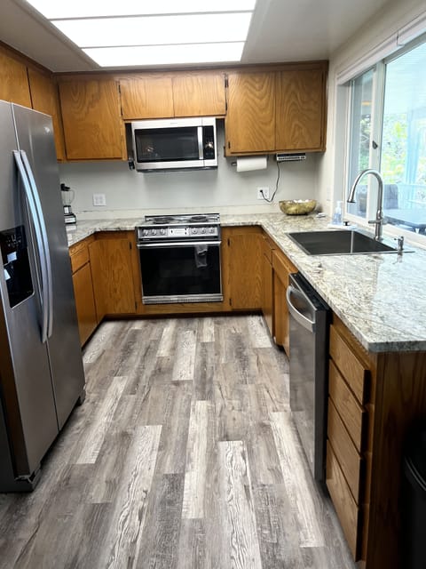 Kitchen is equipped with everything you need for a family dinner. 