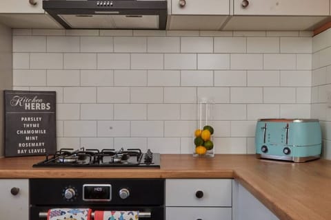 612175d1 c16a 4594 9e8e 700163d8f7d0