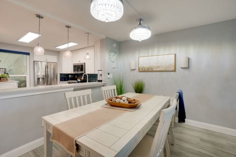 Dining Area | Dishware/Flatware Provided | Free WiFi