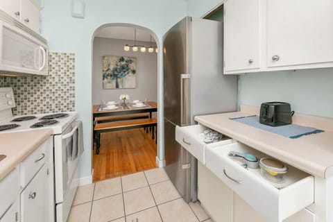 If you don`t feel like going out to eat at one of our amazing restaurants, whip up your own delicacy in the well-equipped kitchen.