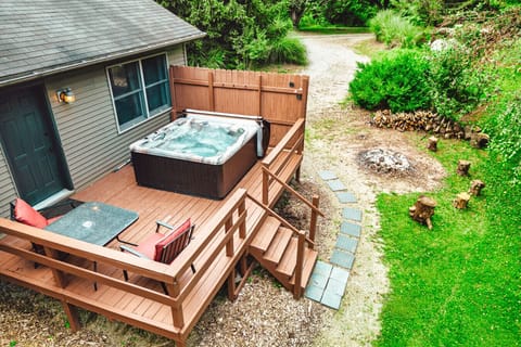 Welcome to the Patriot Cottage! Your next relaxing Ohio getaway. Book your stay now for the Fall!