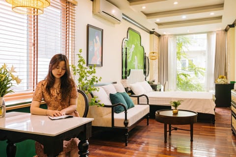 Your apartment with full natural light, green view and full facilities 