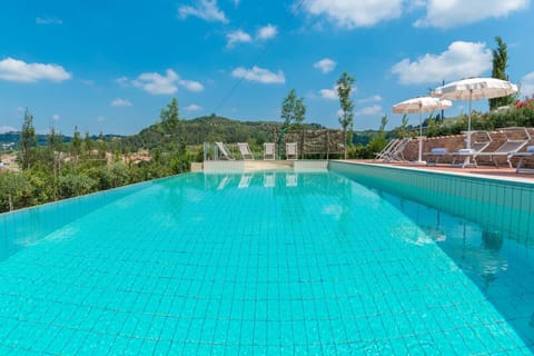 Building Exterior, Food, Hot Tub, Kitchen, Outdoor, Pool, Spring, Summer, Wellness