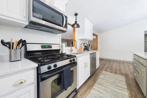 Fully stocked kitchen has everything that you need to cook many family meals!