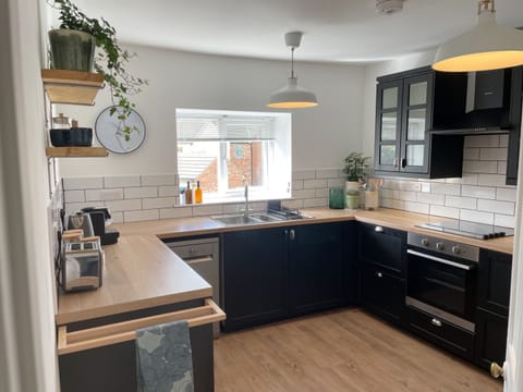 Full Kitchen 