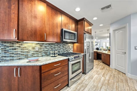 The sleek gas range invites you to cook like a chef, filling the home with aromas of fresh, flavorful meals.