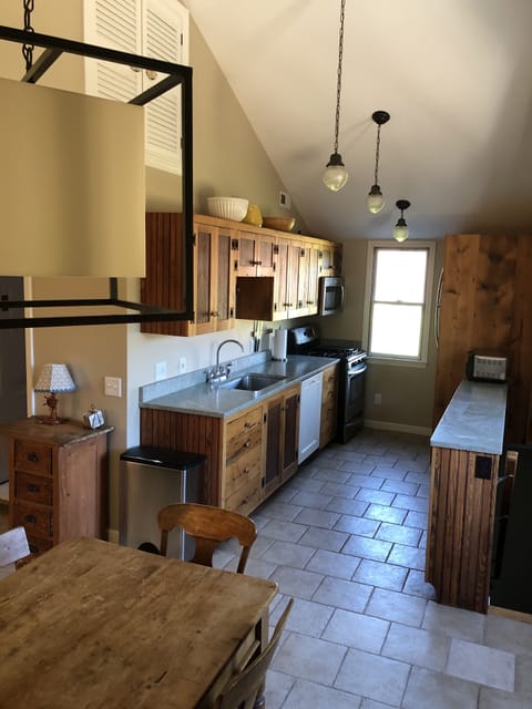 Great custom kitchen to meet all of your needs.