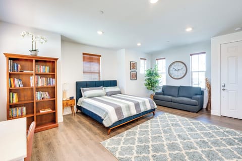 Roseville Vacation Rental | Studio | 1BA | 550 Sq Ft | Step-Free Access