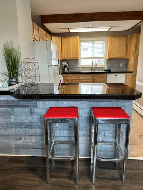 Kitchen and breakfast bar