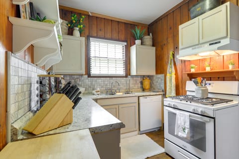 Kitchen | 1st Floor | Crockpot | Cooking Basics | Spices