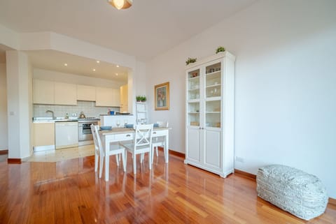 Cozy apartment equipped with every type of comfort to accommodate up to 2 people. The flat is located in a quiet residential area equipped with the essential services for a comfortable stay, just a 7-minute walk from the Genova Sturla station, with which Apartment in Genoa