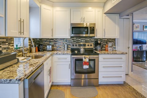 Kitchen | Cooking Basics | Complimentary Spices | Blender | Crockpot