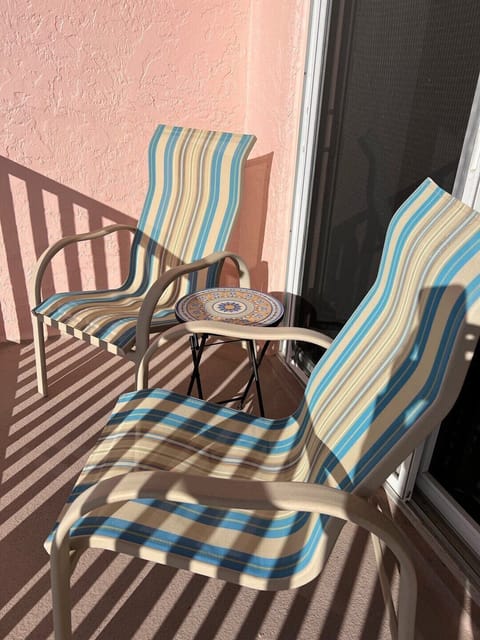Anna Maria Island Club -18 - Direct beach front, pool, hot tub and miles of beach! Apartment in Bradenton Beach