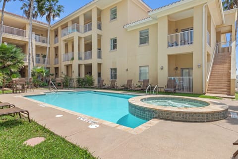 Common Courtyard Pool