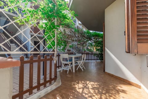 Property, Plant, Wood, Interior Design, Chair, Flooring, Wall, Wood Stain, Floor, Real Estate