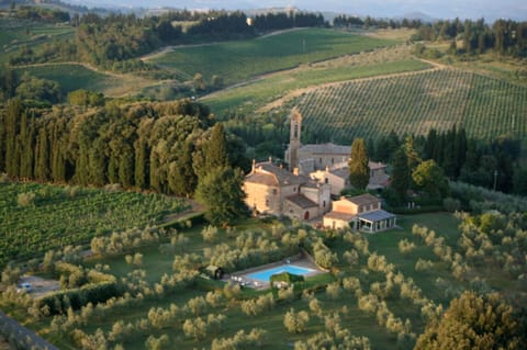 Amenities, Building Exterior, Main Entrance, Pool, Spring, Summer