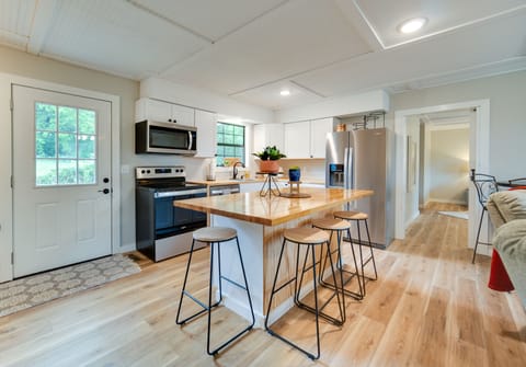 Fully stocked kitchen with all cookware.