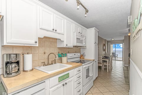 Fully Equipped Kitchen Helps You Relax.