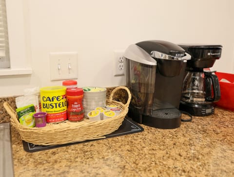 Kitchen-Coffee and Tea Amenities