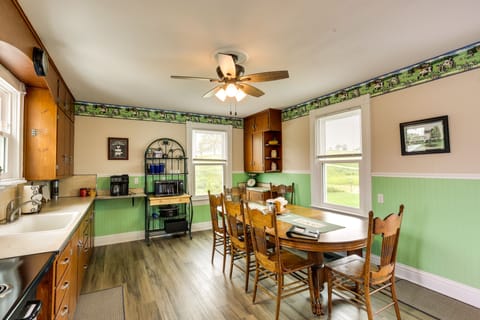 Kitchen | Blender | Crockpot | Drip/Keurig Coffee Maker | Toaster