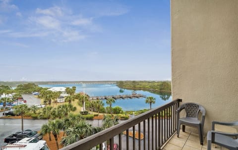 This balcony offers a front-row seat to nature's beauty of Lake Powell. 