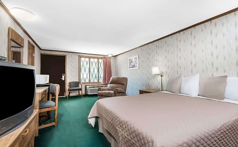 Bedroom with a comfortable King size bed