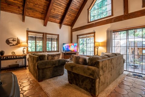 Living room opens to deck - Living room opens to deck