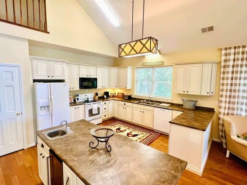 Kitchen Area_063023